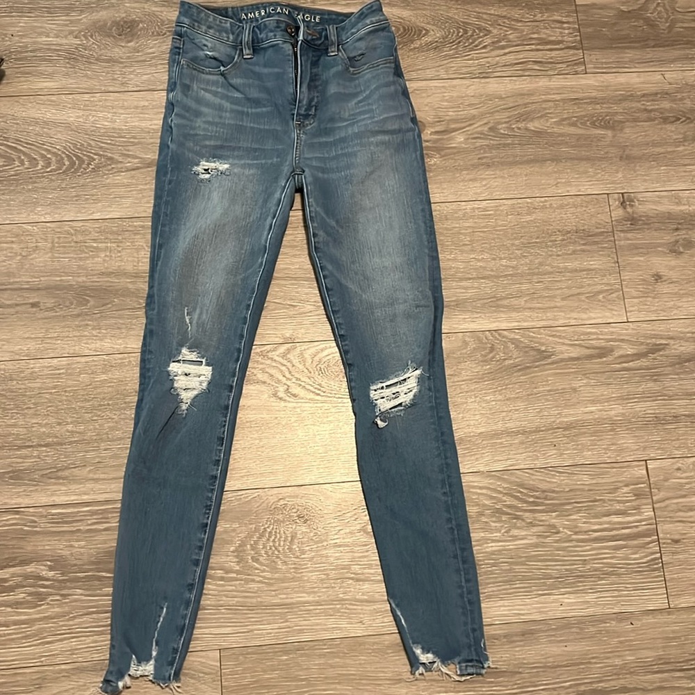 American eagle super high rise skinny blue jeans with rips
